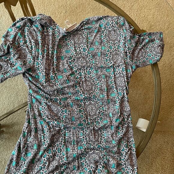 2/$15 Floral dress blouse - Picture 3 of 3